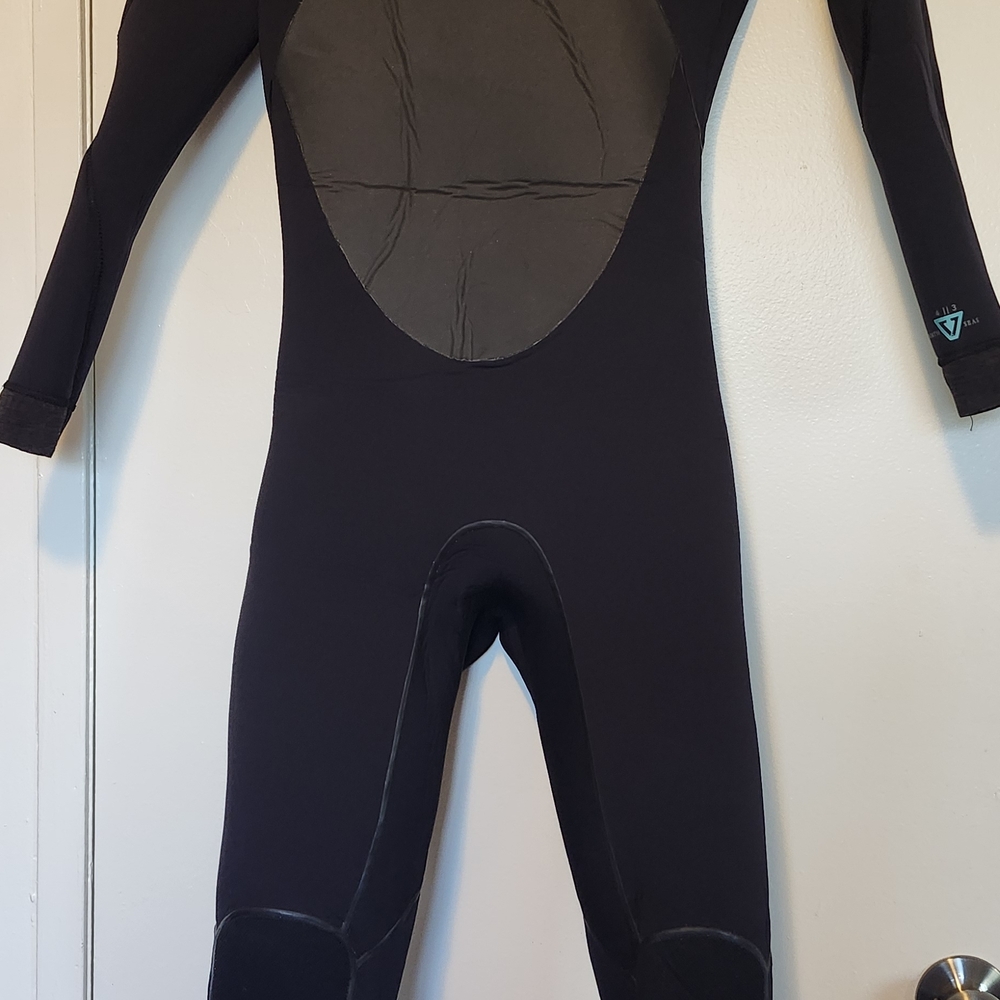 VISSLA Men's Black and Gray Swim Bodysuit